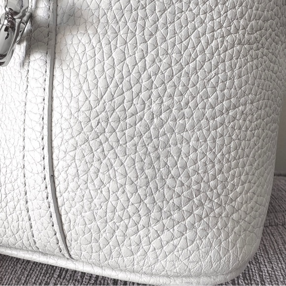 Elegant off White Leather Bucket Tote Bag with silver horse charm - Picture 10 of 13